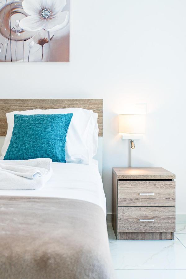 Adolina Apartments By Ezoria Villas Paphos Ngoại thất bức ảnh