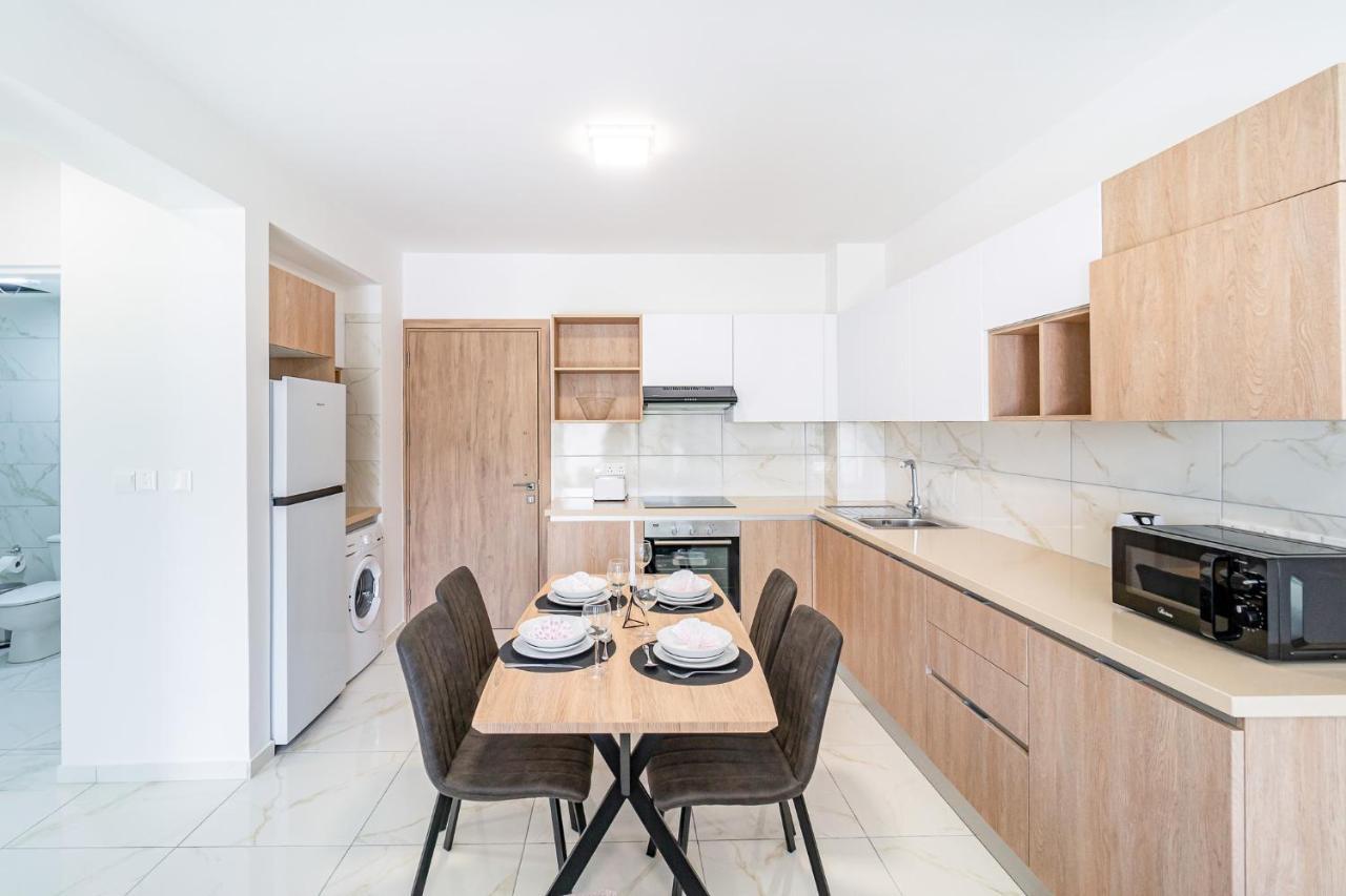 Adolina Apartments By Ezoria Villas Paphos Ngoại thất bức ảnh