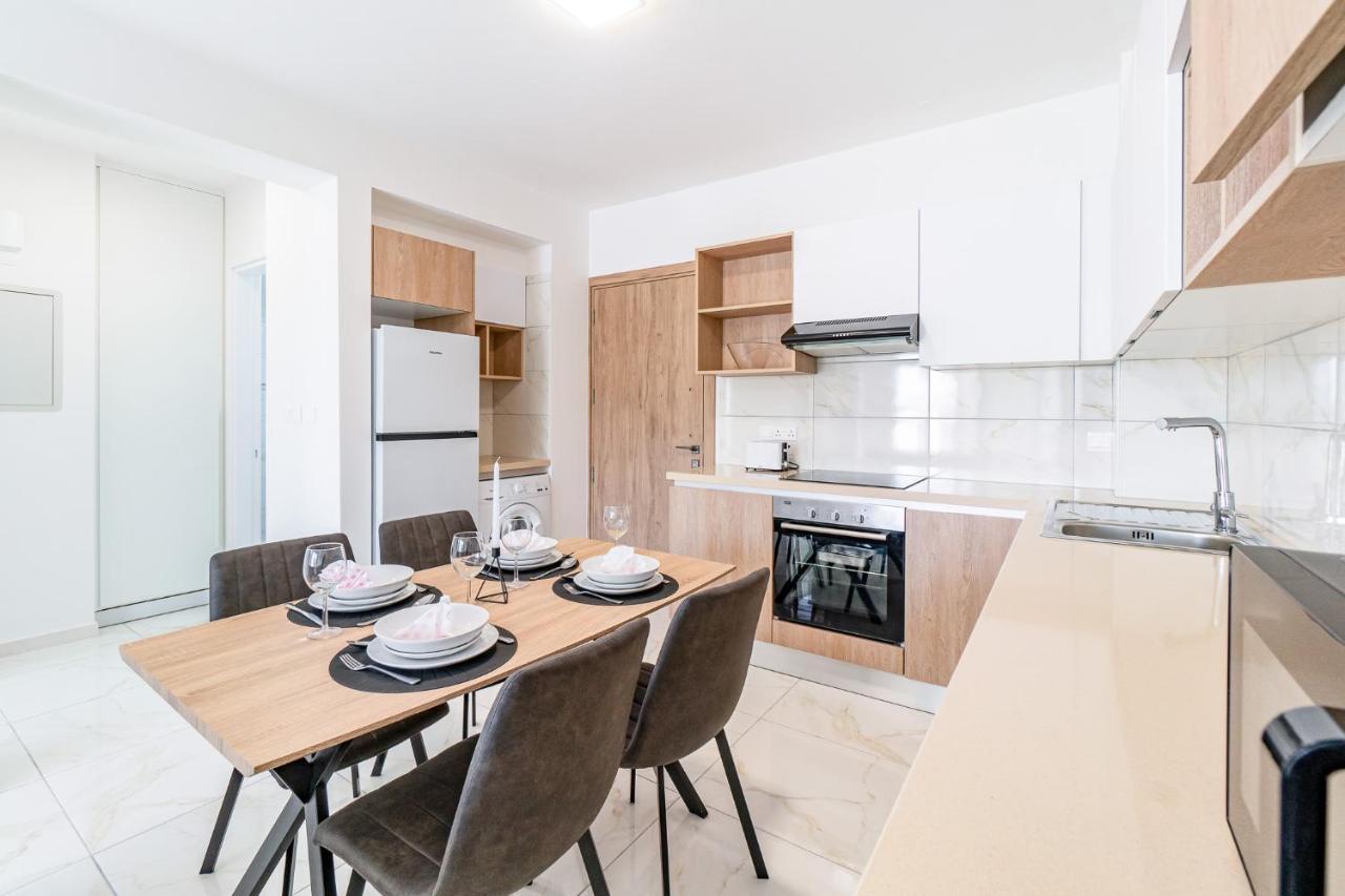 Adolina Apartments By Ezoria Villas Paphos Ngoại thất bức ảnh