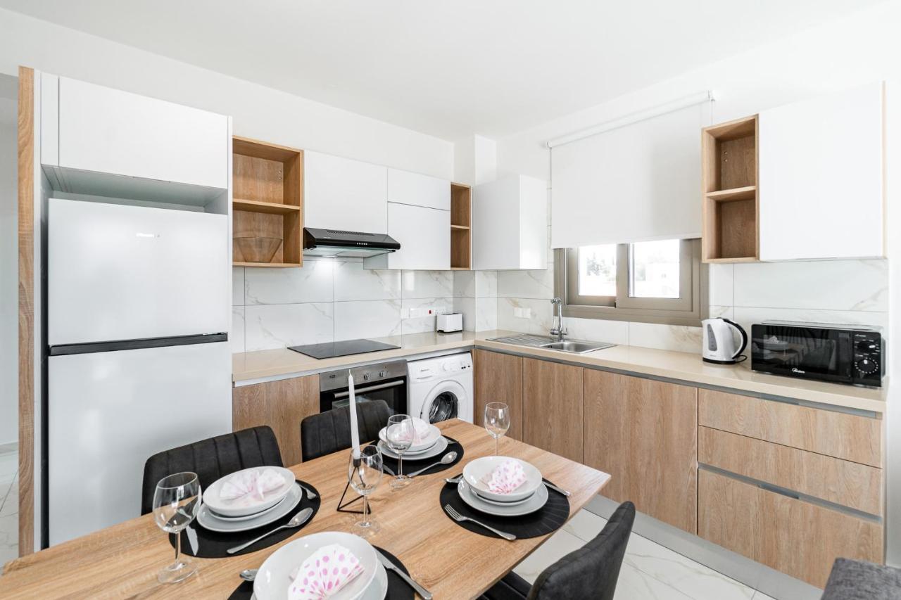 Adolina Apartments By Ezoria Villas Paphos Ngoại thất bức ảnh
